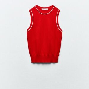 BASIC KNIT TOP WITH CONTRASTING PIPING